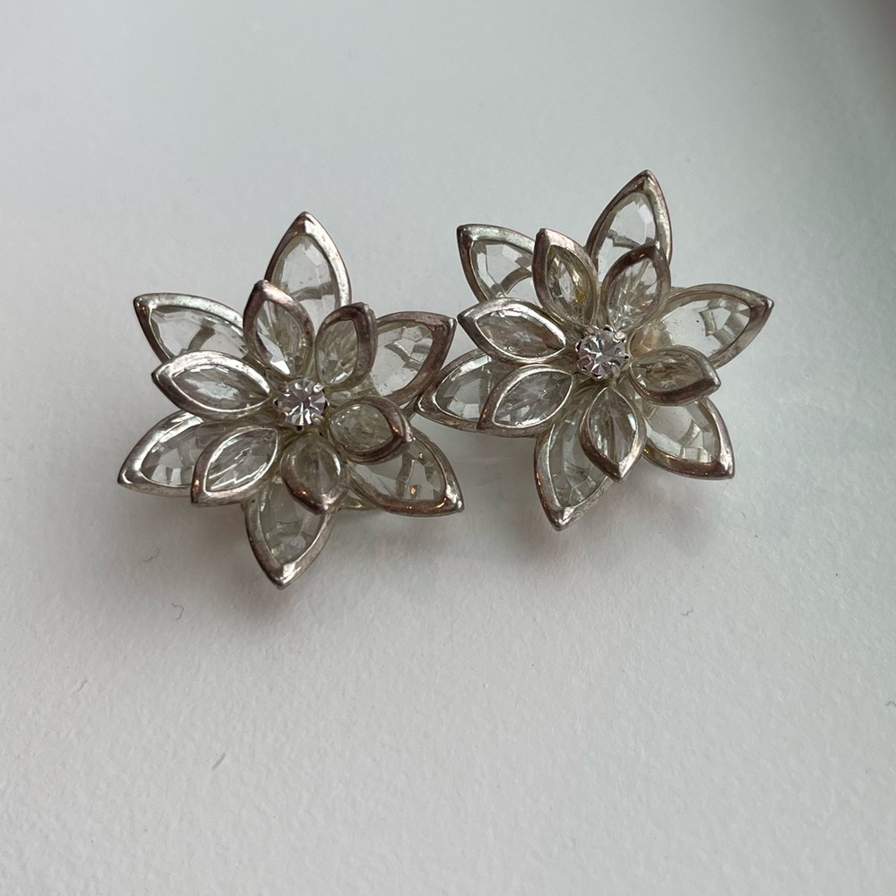 Vintage Clip On Earrings - Picture 2 of 7